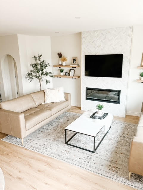 🇨🇦 3795 Vista Leather Sofa - Calgary Furniture Store