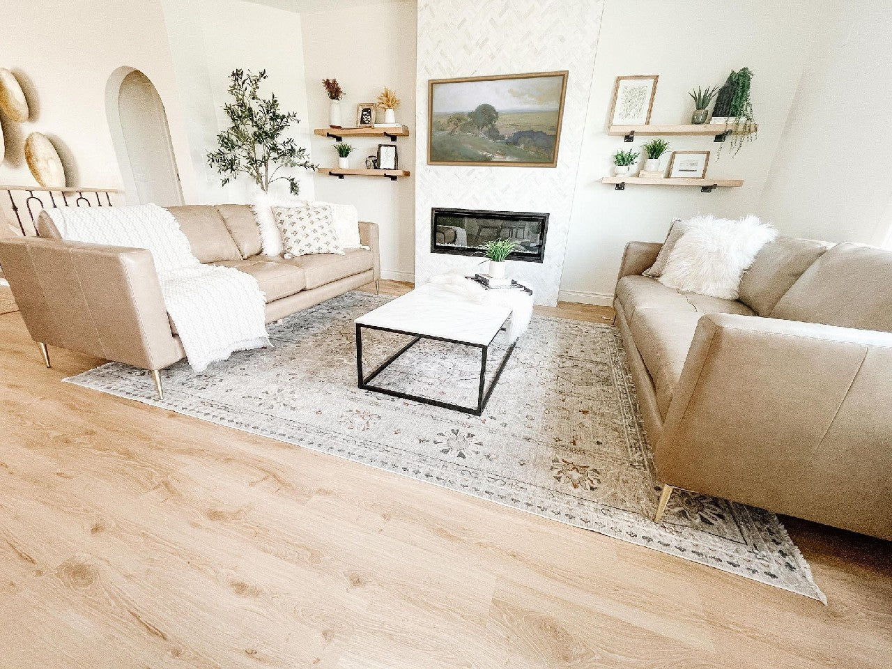 🇨🇦 3795 Vista Leather Sofa - Calgary Furniture Store