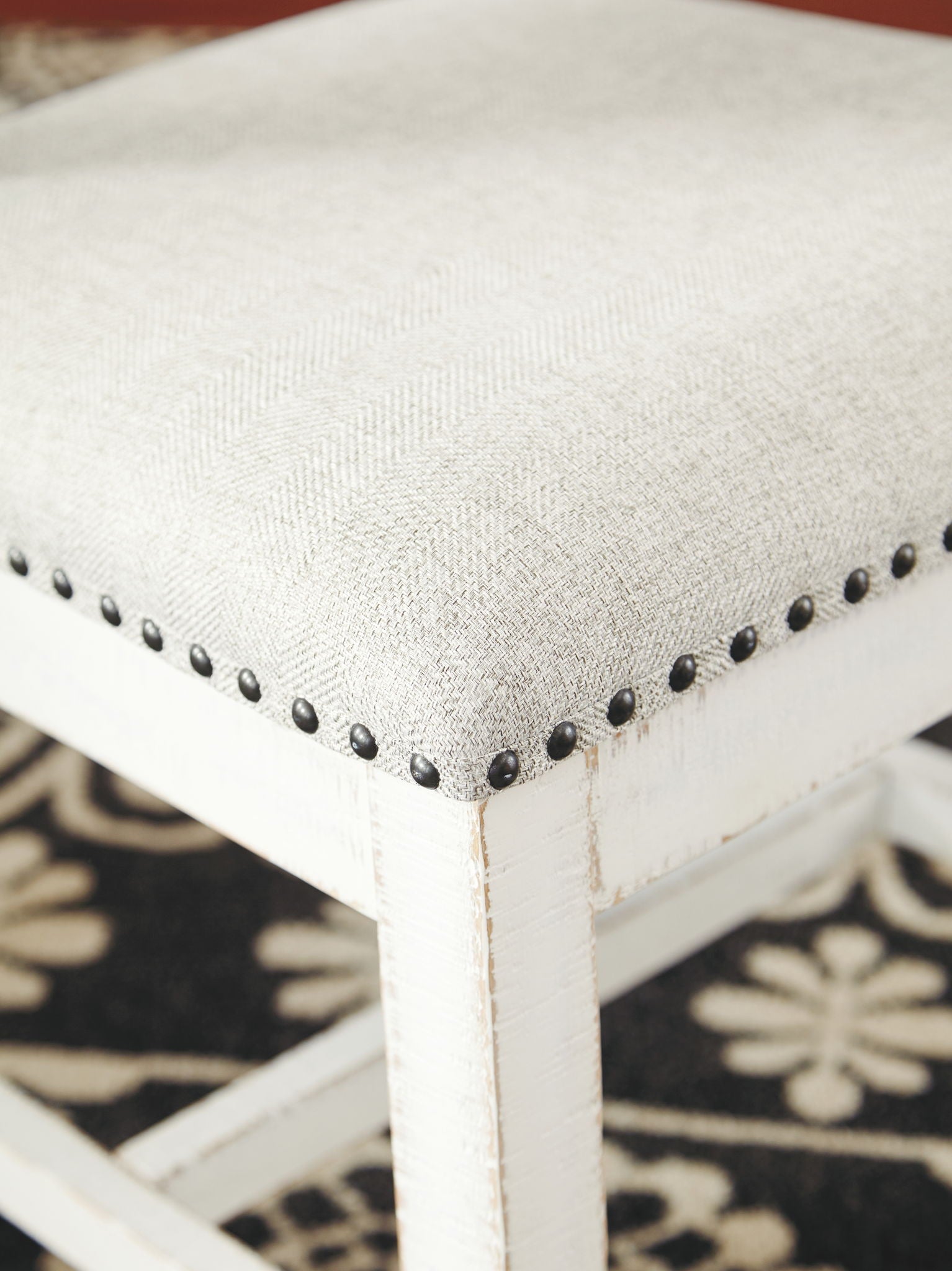 Valebeck Dining Room Chair | Calgary Furniture Store