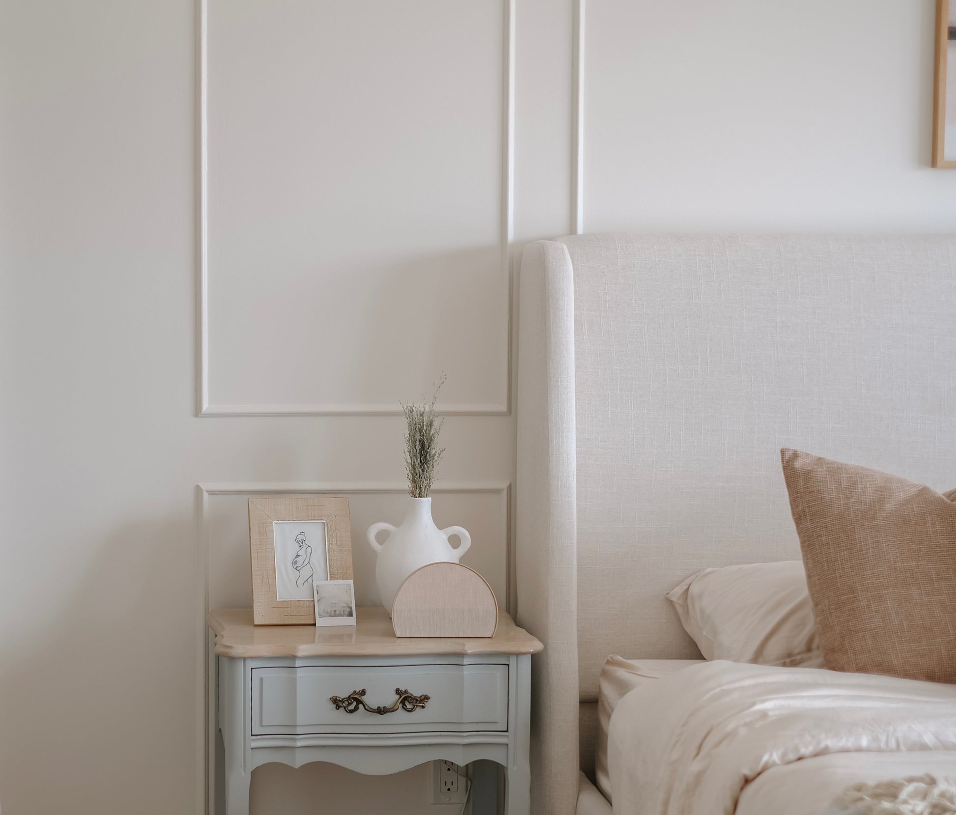 🇨🇦 Custom Abby Bed - Calgary Furniture Store