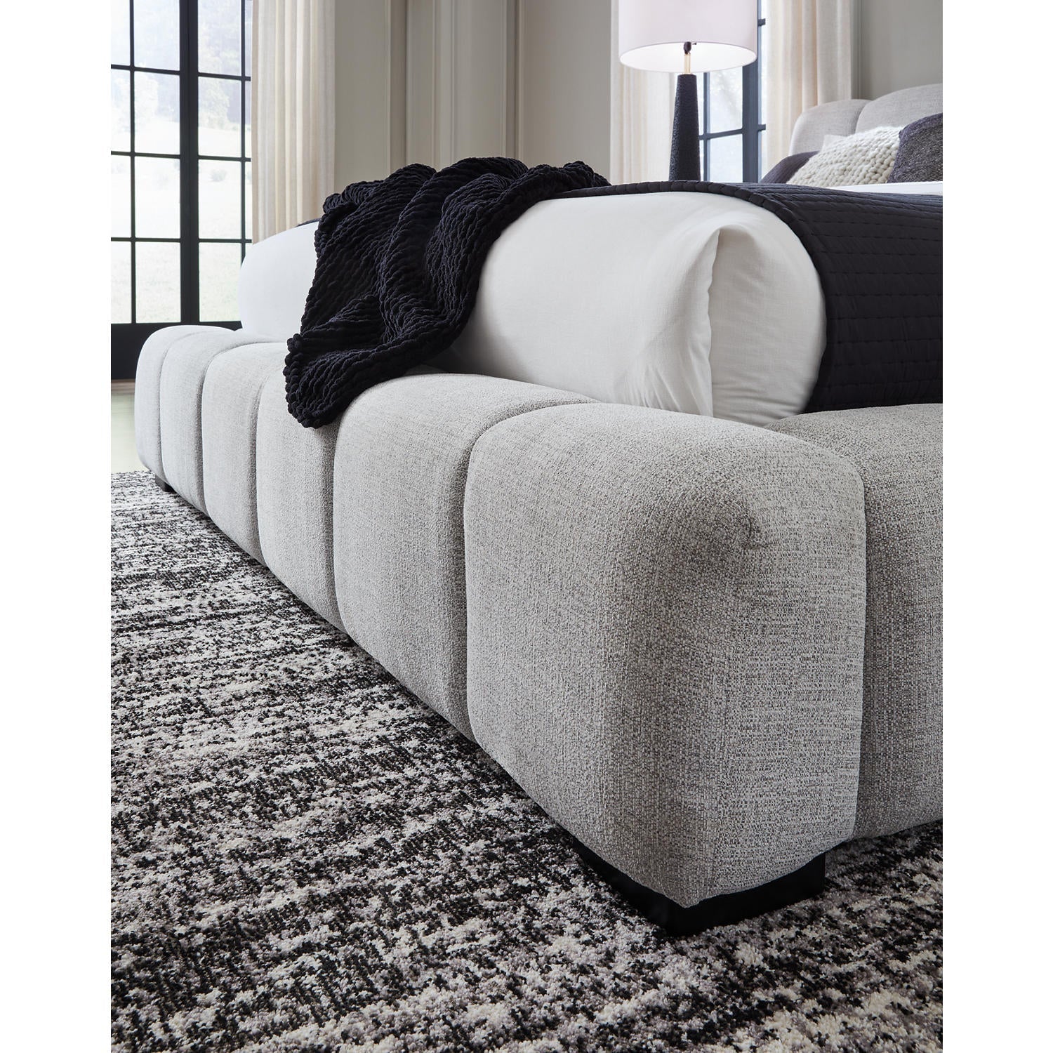 https://cdn.shopify.com/s/files/1/0620/6953/9051/files/B584-82-81-96-TUFT-DETAIL.jpg?v=1741166416