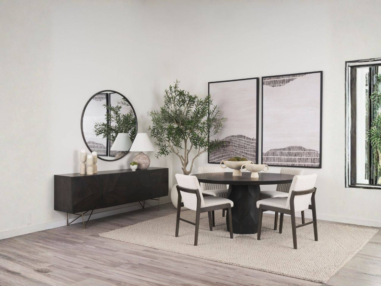 🇨🇦 Fitzgerald Round Mango Wood Dining Table with 4 dining chairs. 
