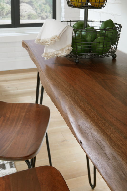 Wilinruck Console Table | Calgary Furniture Store