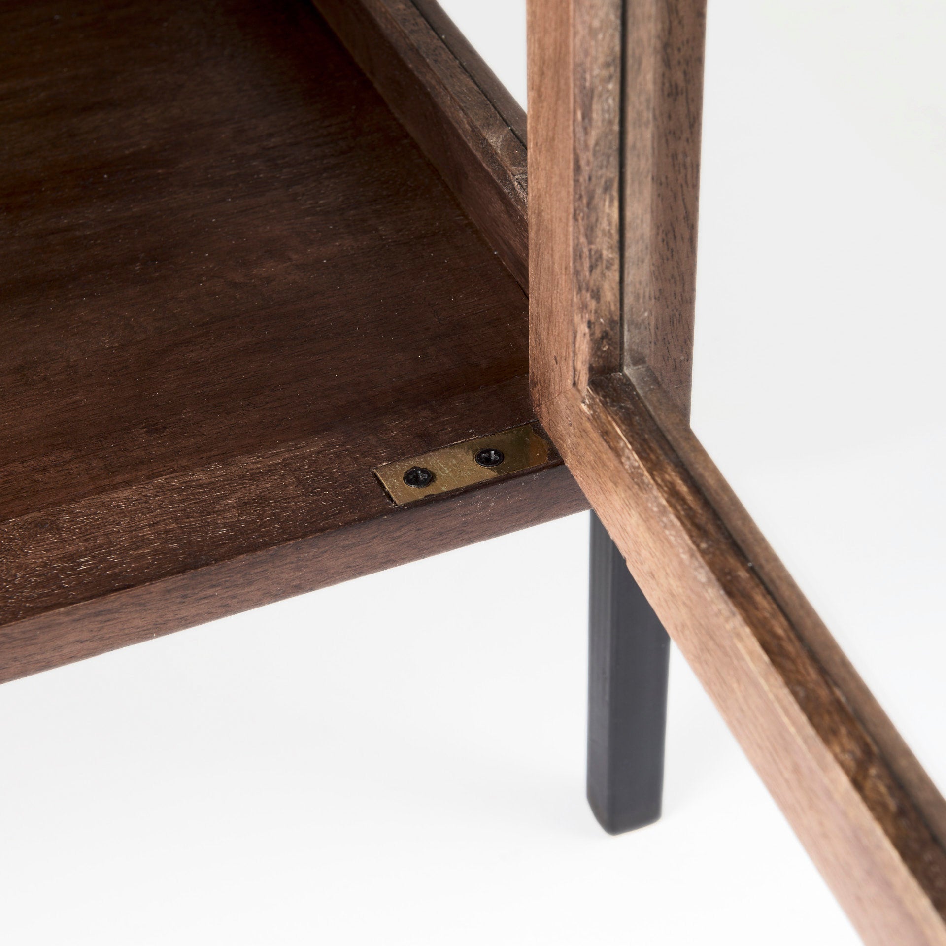 Arelius Side Table - Medium Brown | Calgary Furniture Store