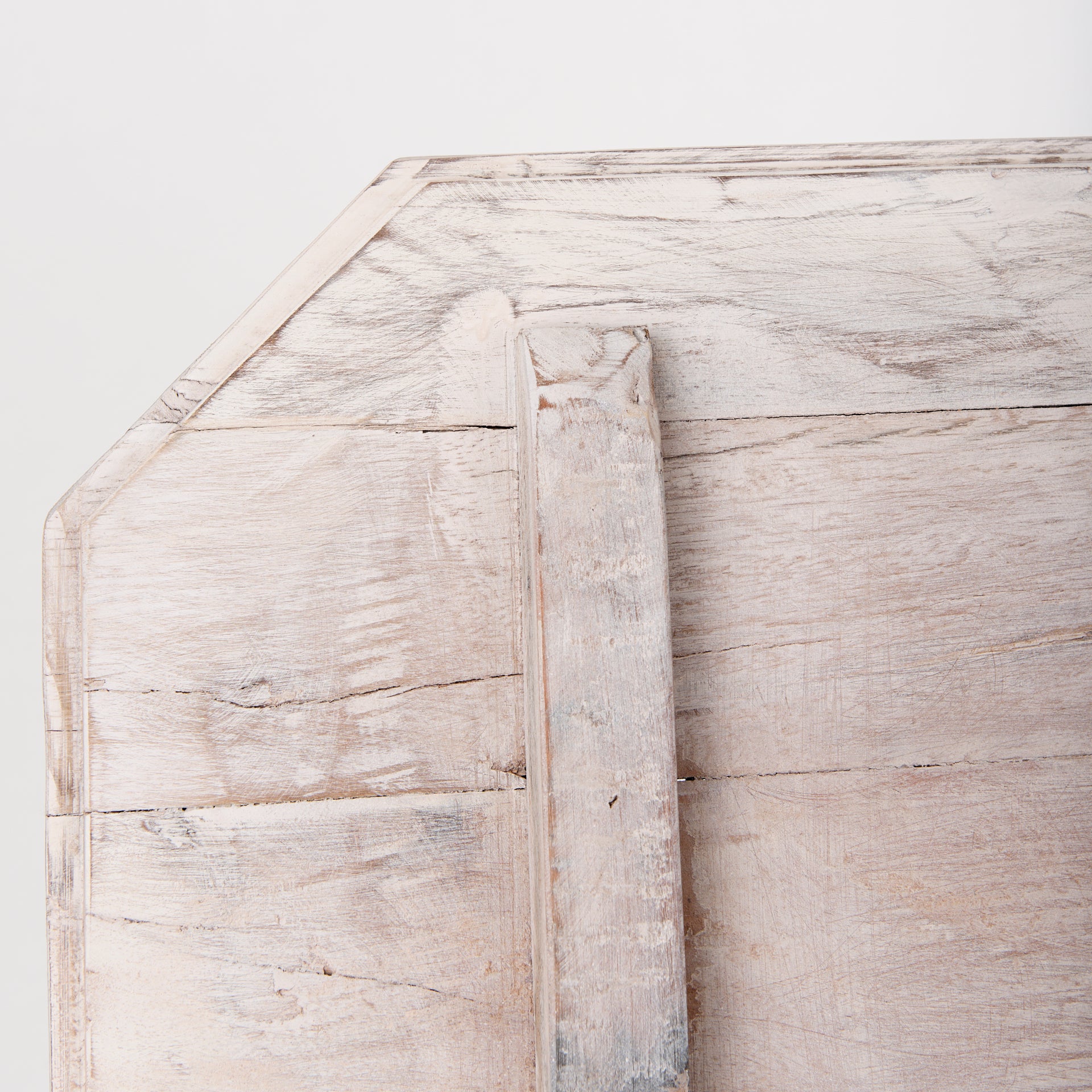 Esagano Light Brown Side Table | Calgary Furniture Store