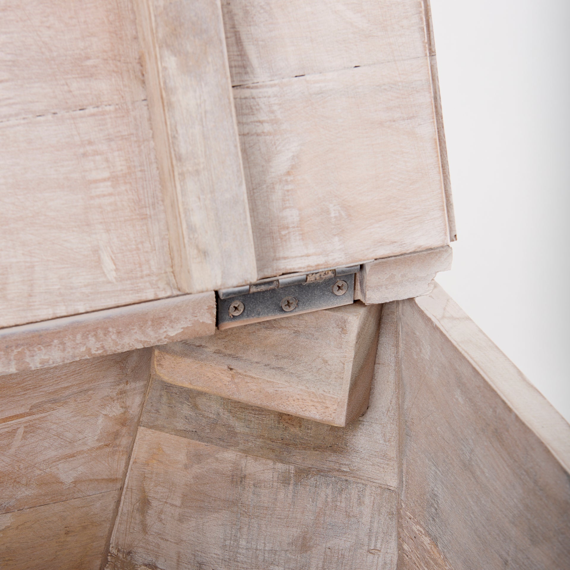 Esagano Light Brown Side Table | Calgary Furniture Store
