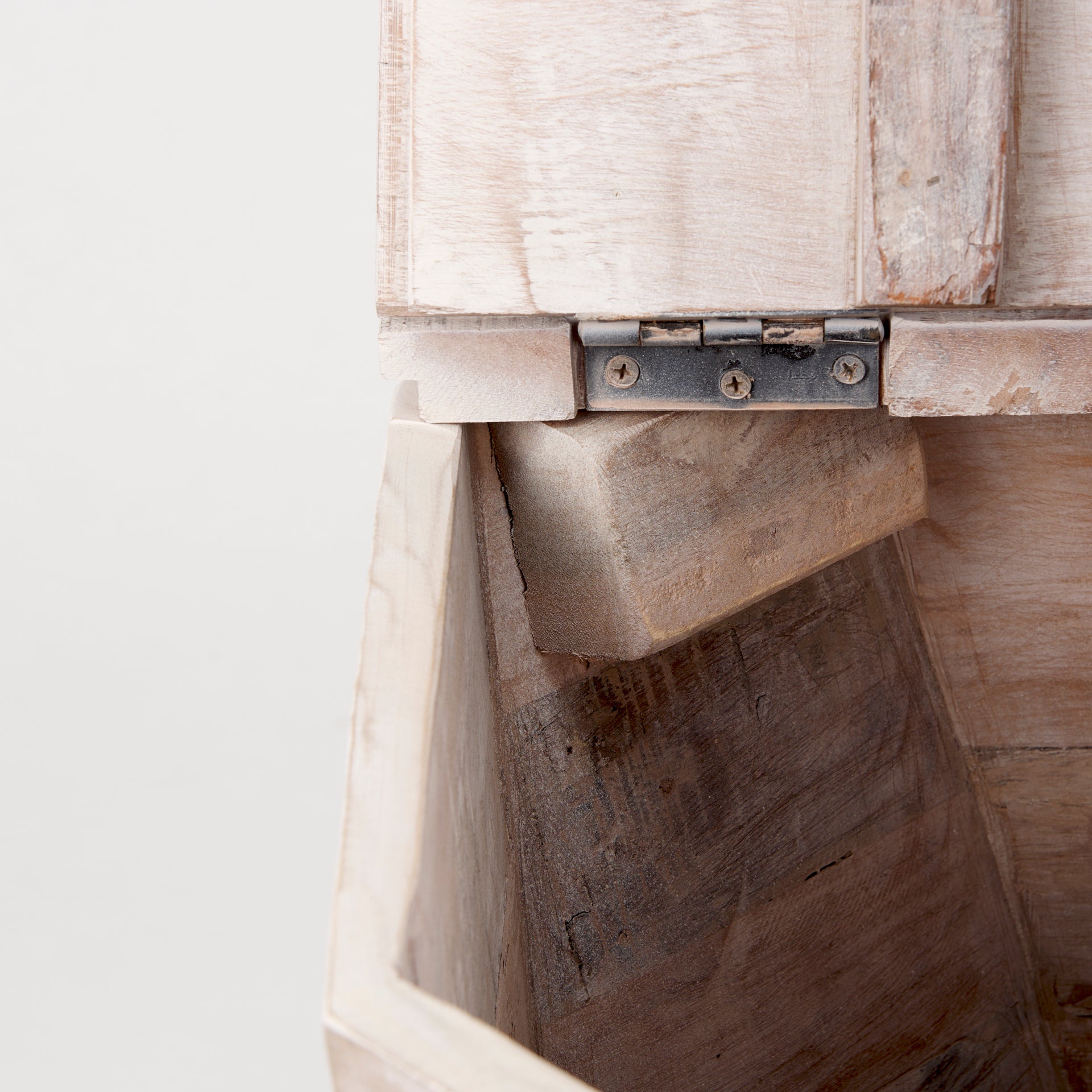 Esagano Light Brown Side Table | Calgary Furniture Store