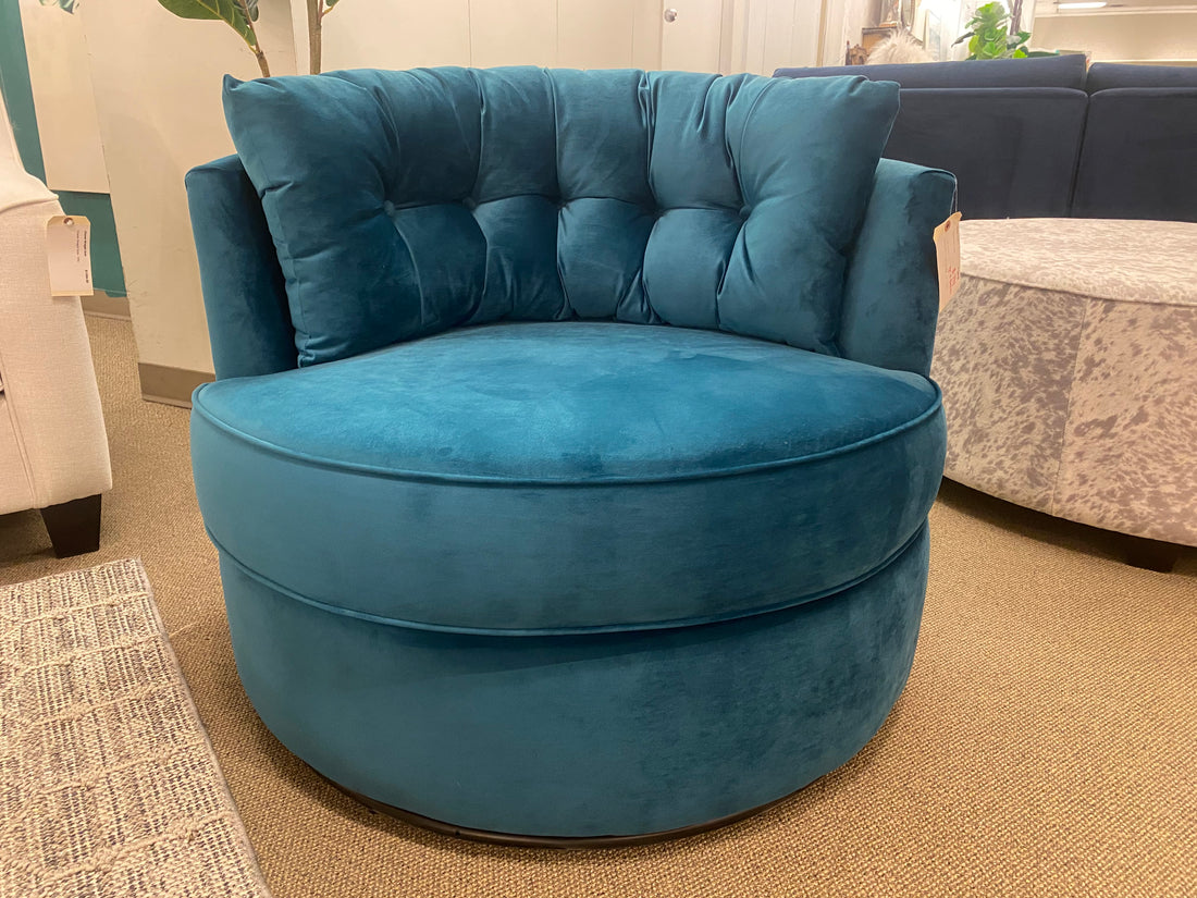37" Globe Nest Chair, Made in Canada 🇨🇦 | Calgary Furniture Store