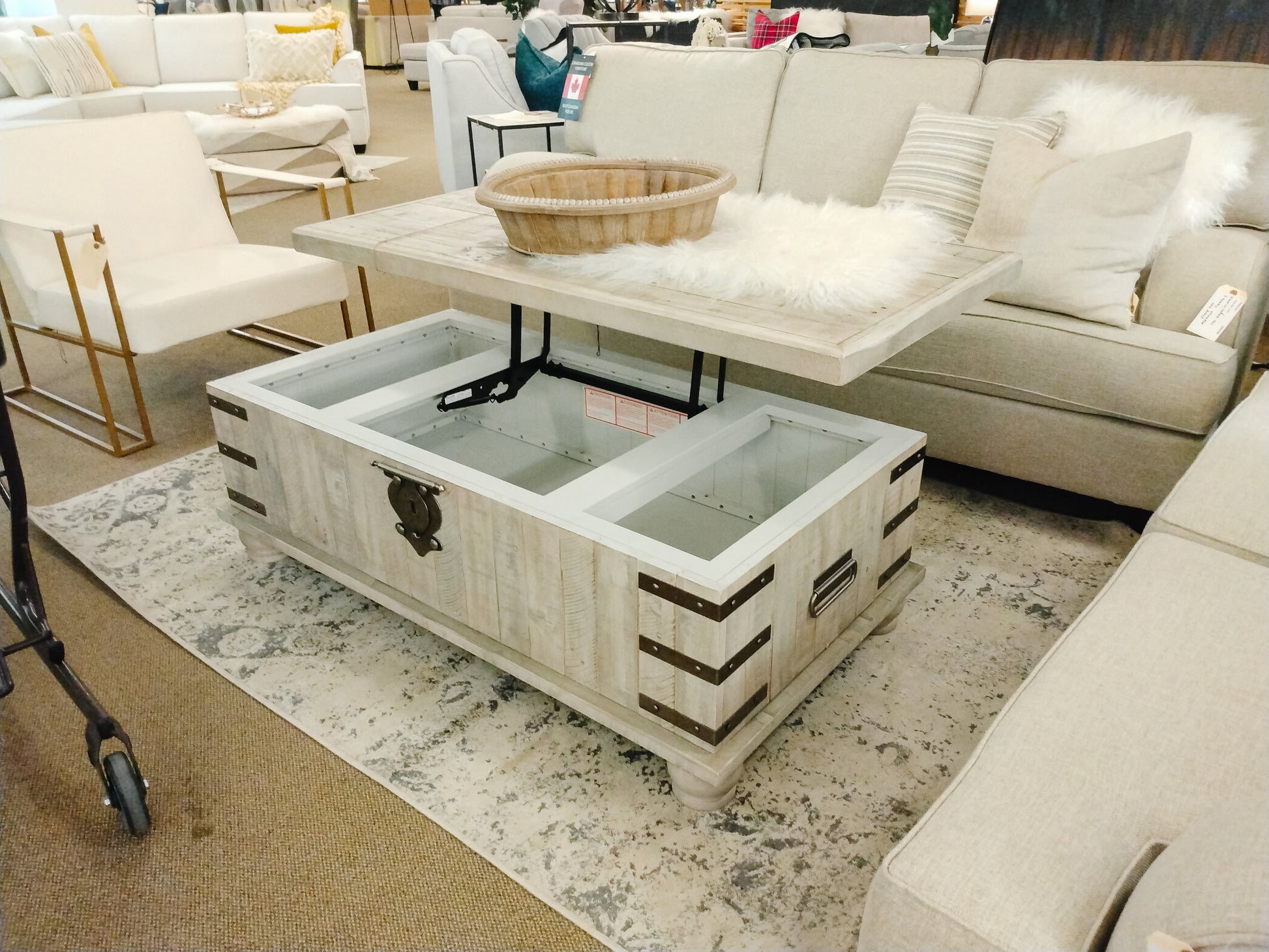 Carynhurst Lift Top Coffee Table | Calgary Furniture Store