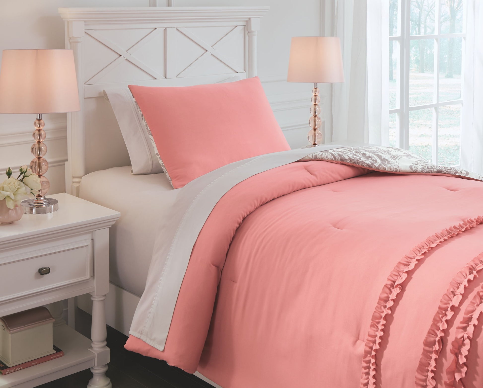 Avaleigh Comforter Set | Calgary Furniture Store