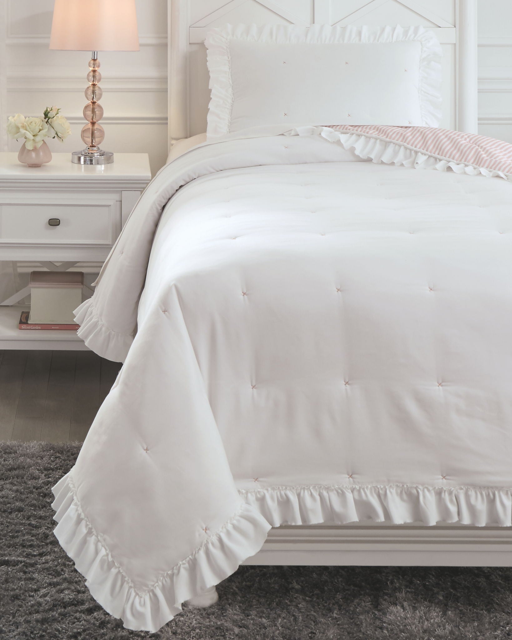 Jenalyn Comforter Set | Calgary Furniture Store