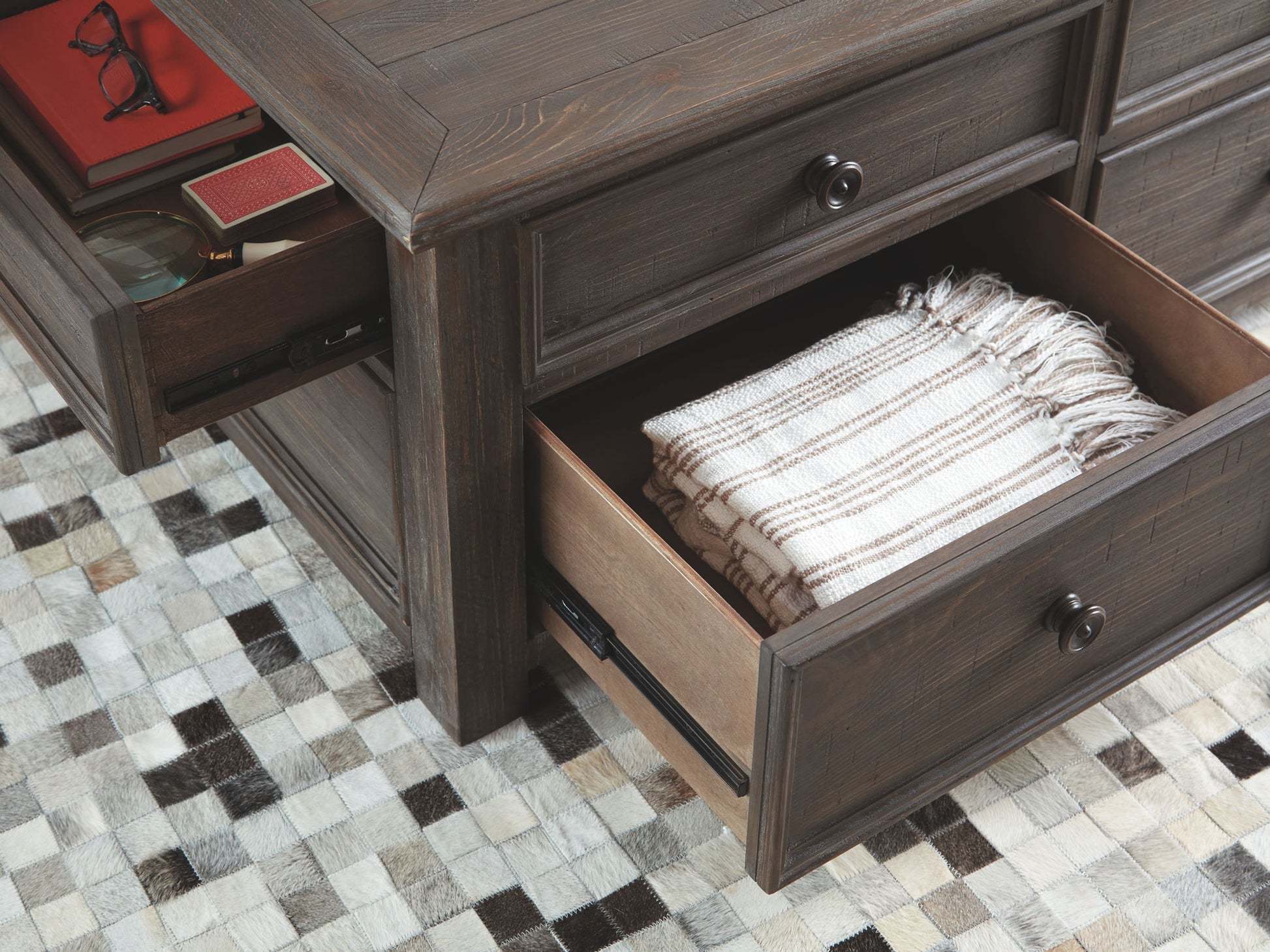 Wyndahl Coffee Table with Lift Top | Calgary Furniture Store