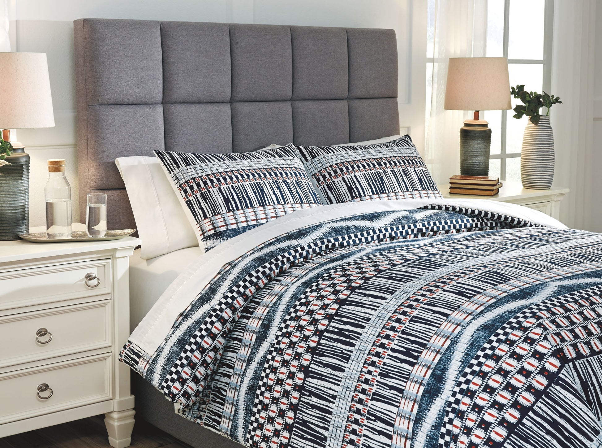Shilliam Comforter Set | Calgary Furniture Store