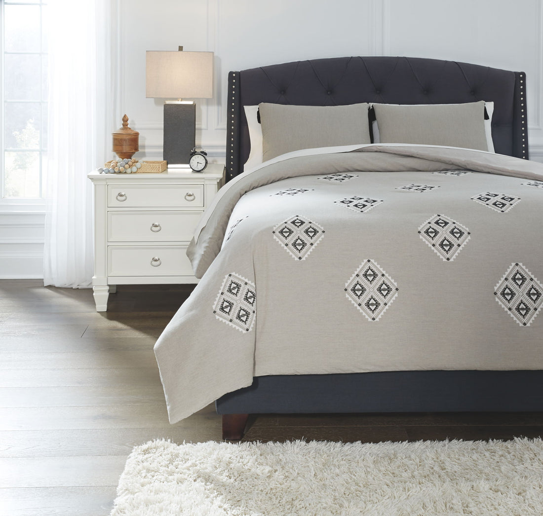 Jawanza Comforter Set | Calgary Furniture Store