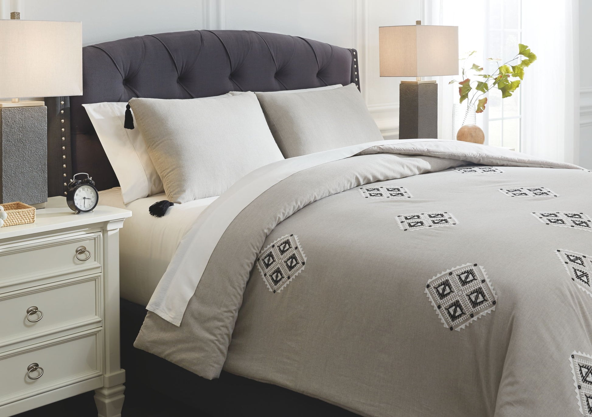 Jawanza Comforter Set | Calgary Furniture Store