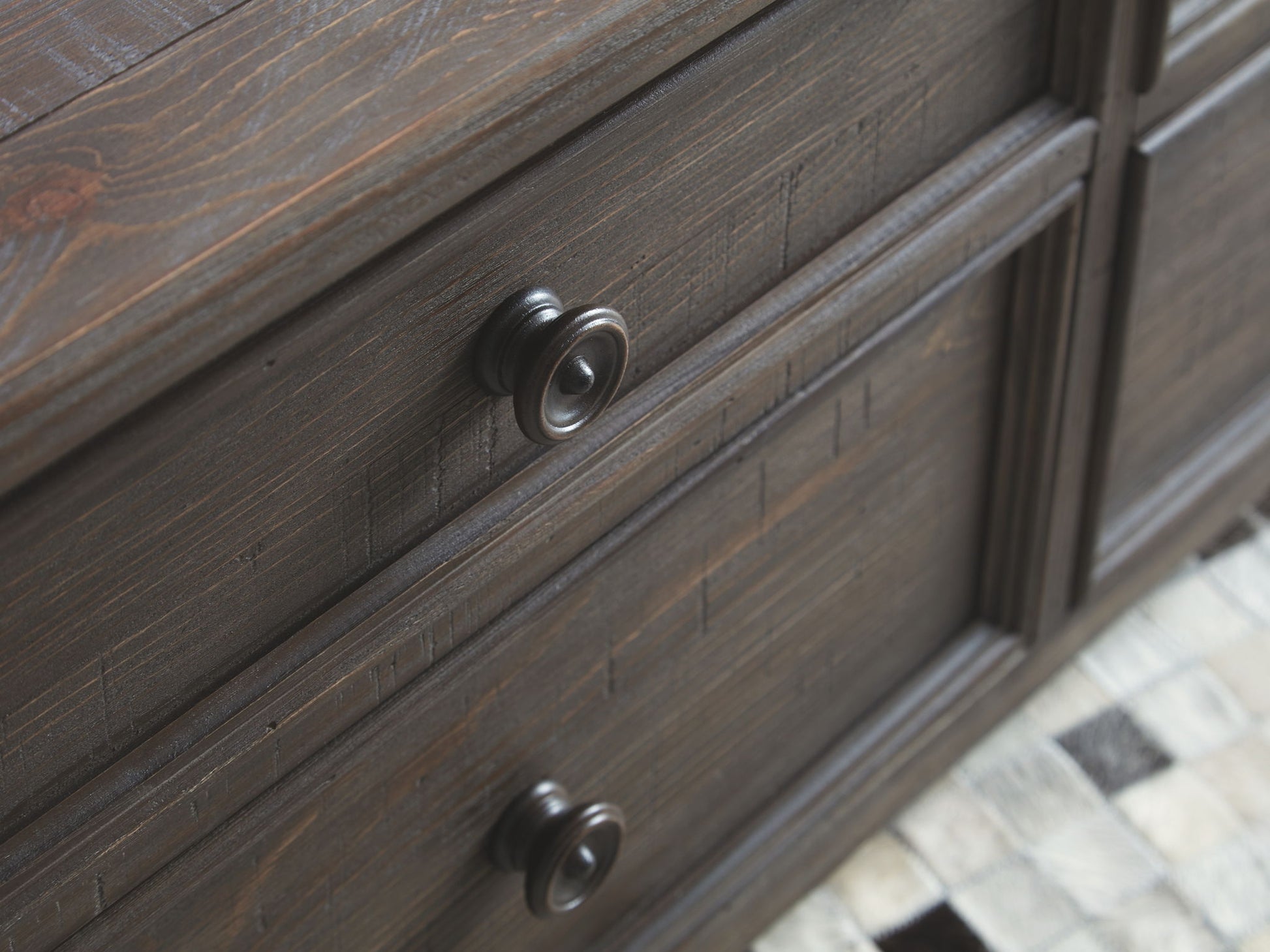 Wyndahl Coffee Table with Lift Top | Calgary Furniture Store