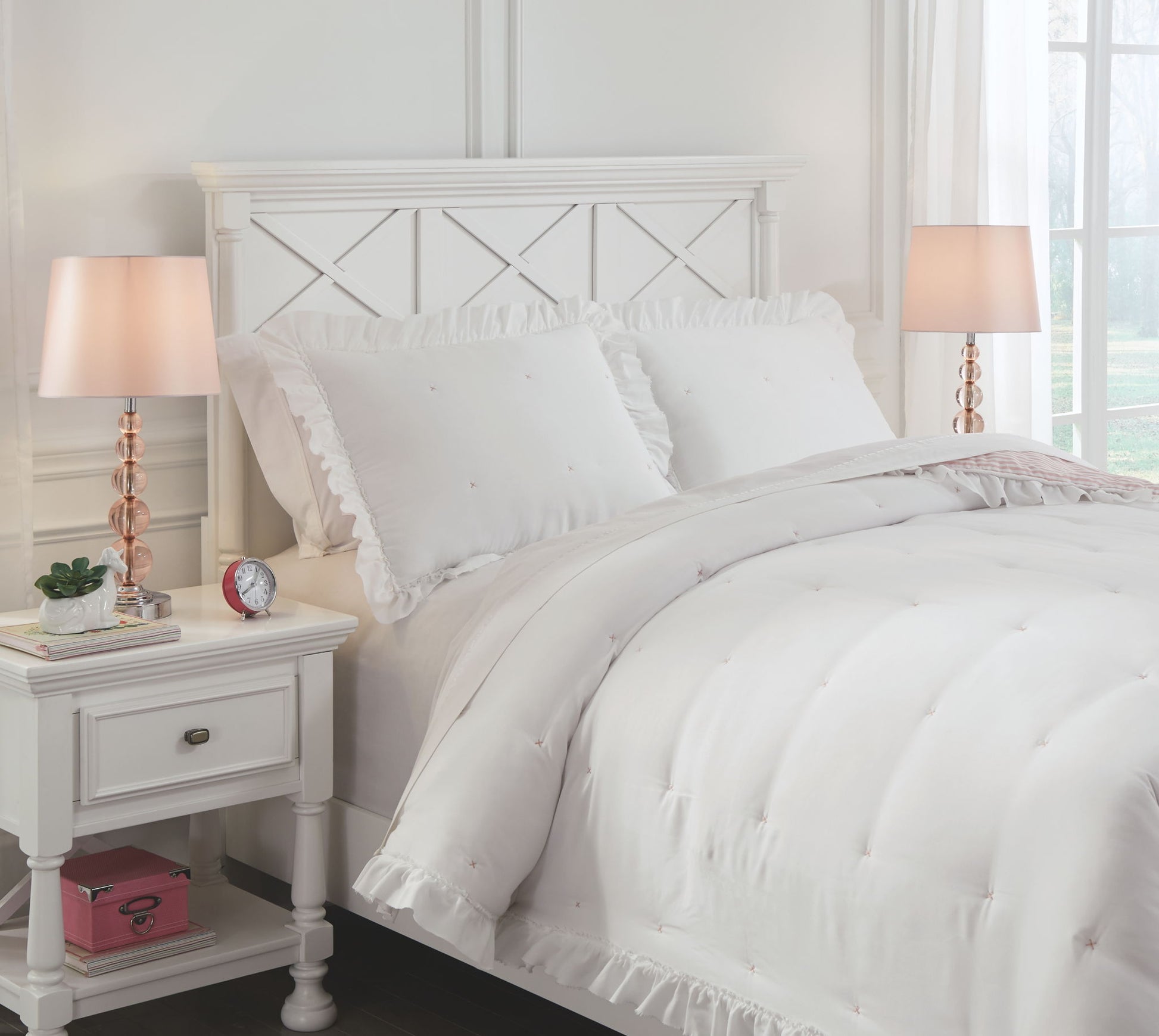 Jenalyn Comforter Set | Calgary Furniture Store