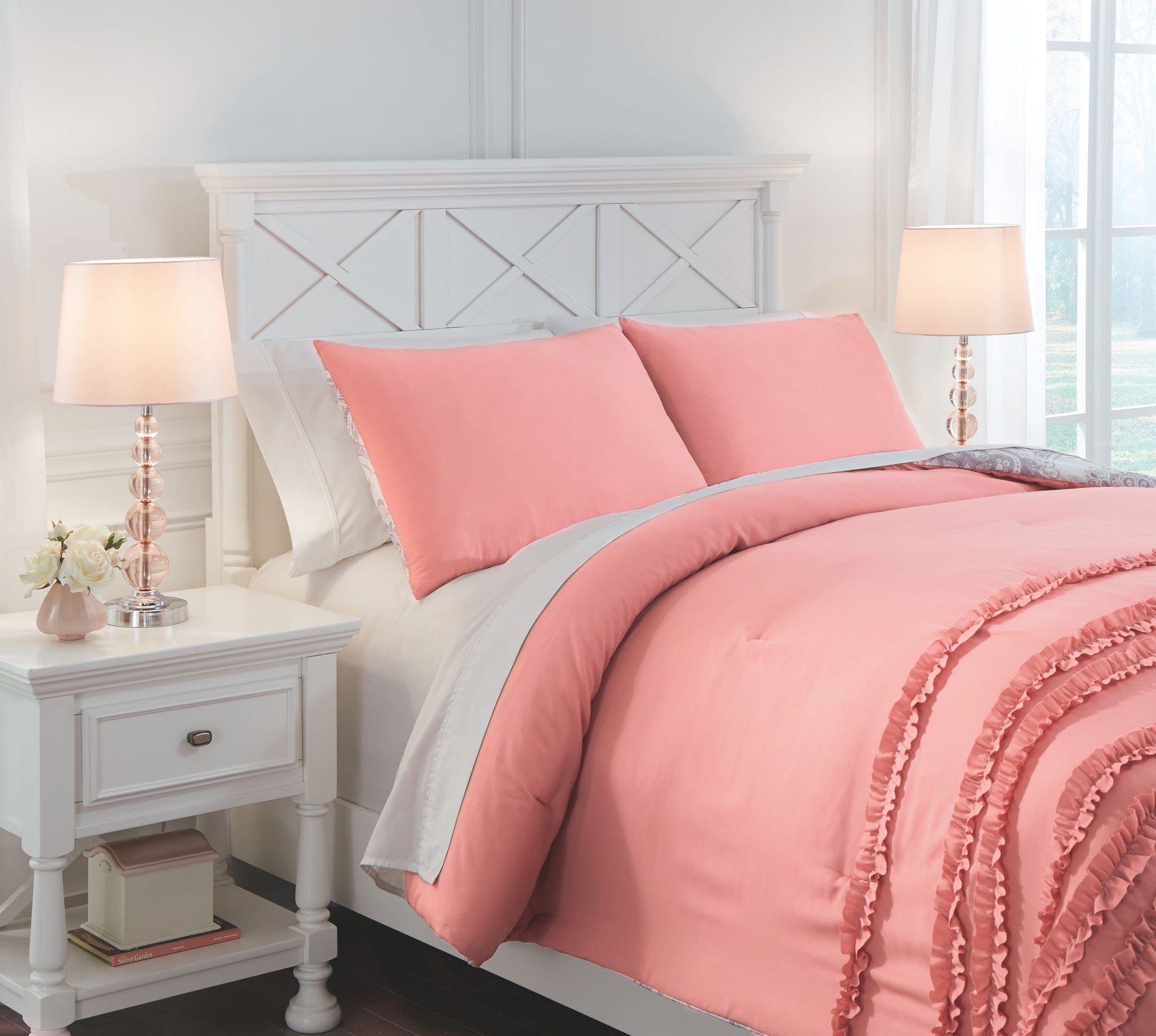 Avaleigh Comforter Set | Calgary Furniture Store