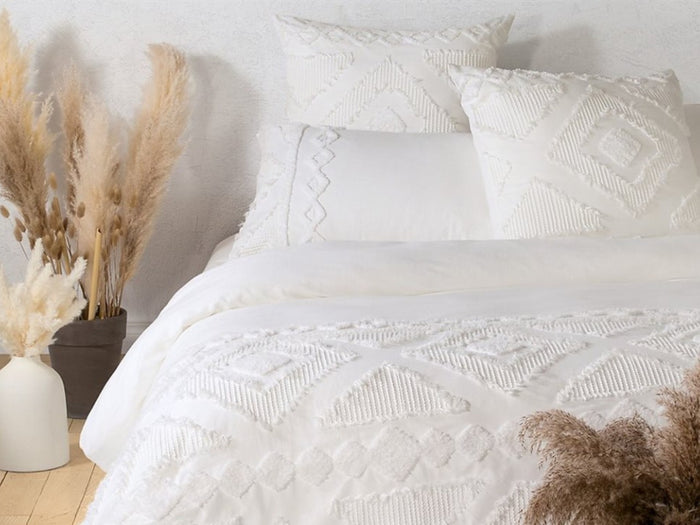 Raitha Tufted White Double Queen Duvet Cover | Calgary Furniture Store