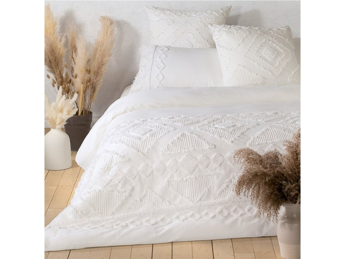 Raitha Tufted White Double Queen Duvet Cover | Calgary Furniture Store
